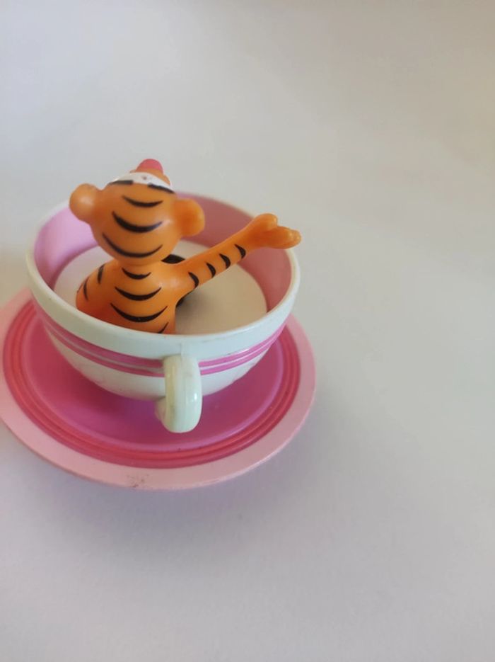 Figurine Tigrou dans tasse à thé roulante / Disney - photo numéro 2