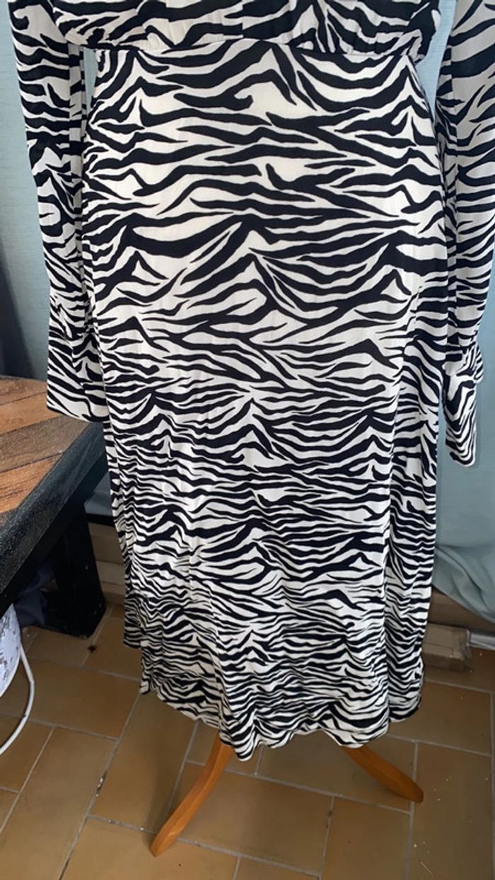 Robe mi longue camaïeu zébrée taille 36 noire et blanche - photo numéro 2