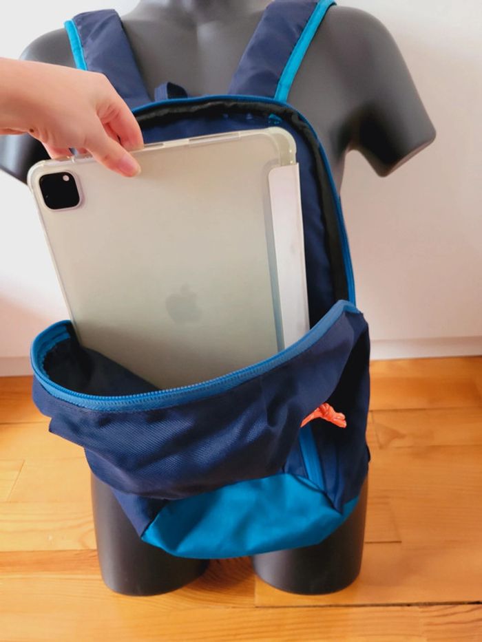 Sac à dos bleu marine quechua sport ultra léger voyage tablette - photo numéro 2
