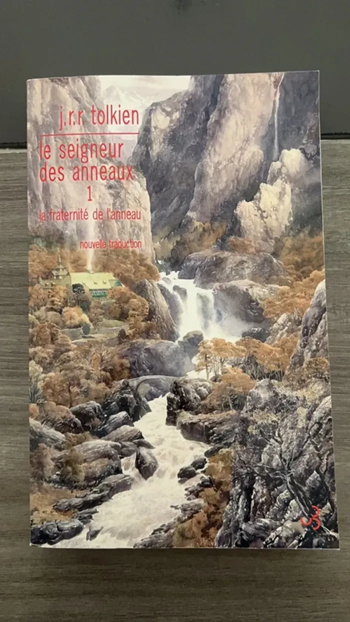 Livre le seigneur des anneaux  tome 1