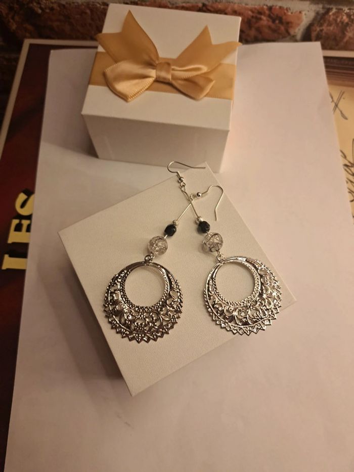 Boucles d'oreilles pendante argenté et noir