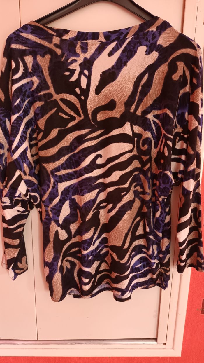 Petit haut noir , blanc et bleu foncé. - photo numéro 2