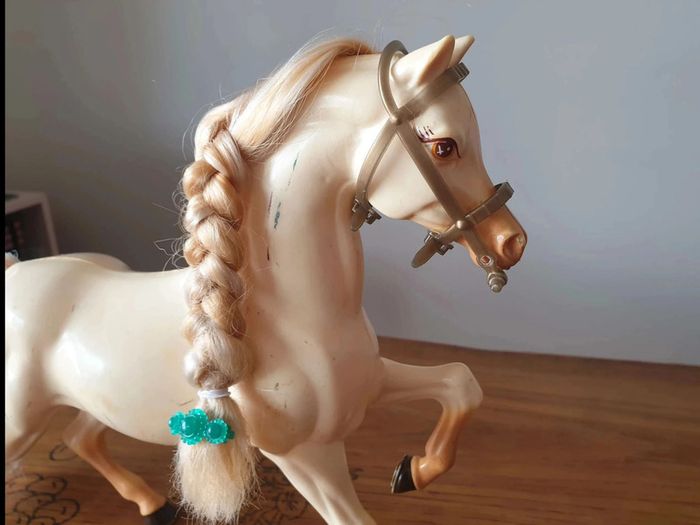 Cheval Barbie Palomino avec  accessoires - photo numéro 2