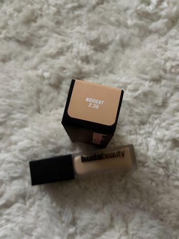 Anti cerne Huda Beauty neuf 