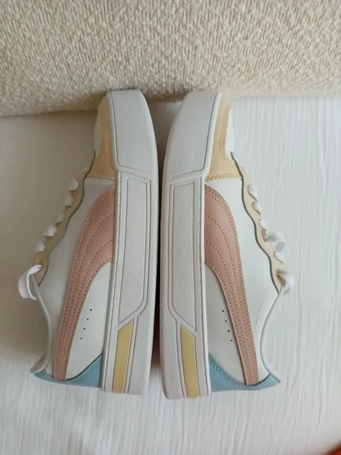 Paire de baskets sneakers Puma Skye pointure 38,5 - photo numéro 3