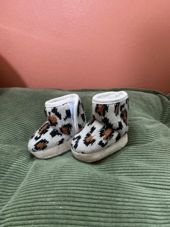 Chaussons naissance léopard