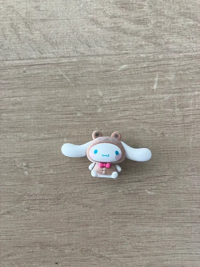Figurine hello kitty and friends cross dressing