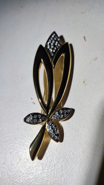 Superbe broche strass et dorée
