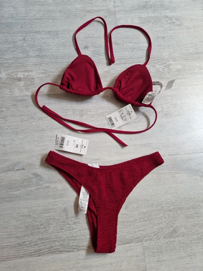 Bikini Calzedonia neuf avec étiquette Crinkle Waves cherry red
haut 85 rembourré bas XS brésilien - photo numéro 7
