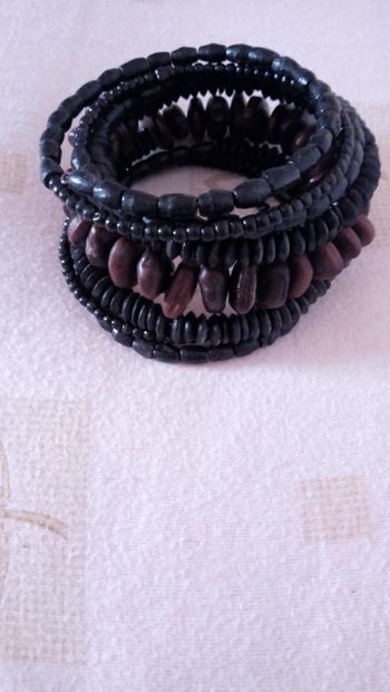 Bracelet rigide multirangs perles et bois