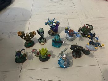 Lot figurines skylanders