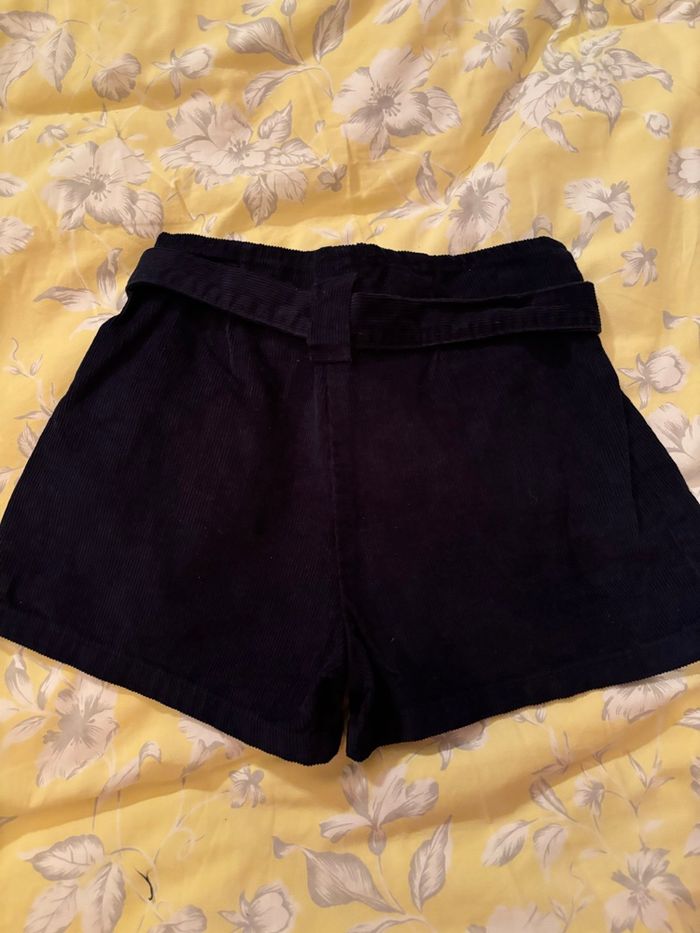 Short avec ceinture dpam 8 ans très bon état - photo numéro 2