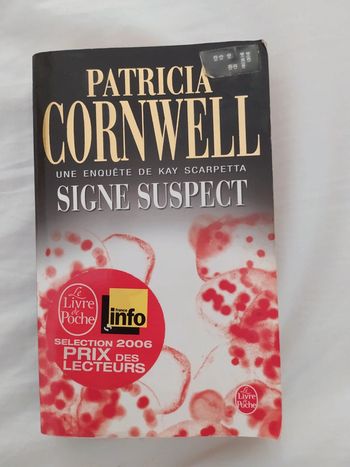 Livre Patricia Cornwell signe suspect