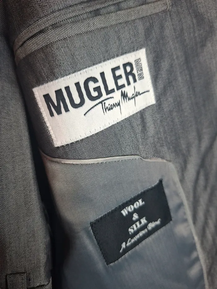 Costume Homme Thierry Mugler – 2 pièces (Veste 48 / Pantalon 44) - photo numéro 2