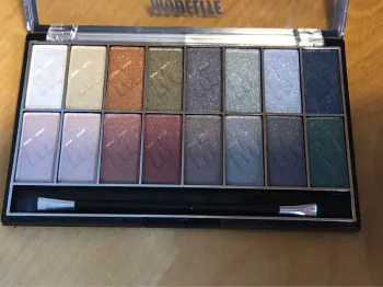 Palette de 16 fards à paupières