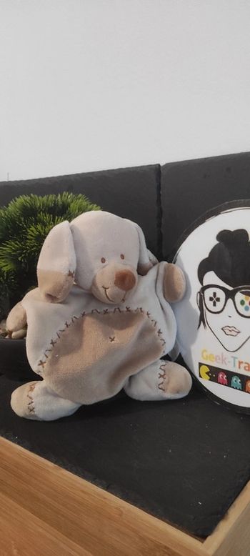 Doudou Orchestra Bastien lapin beige marron Plat Croix Nombril Couture Chien