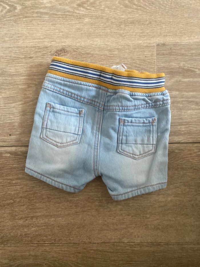 Short 9 mois - photo numéro 2