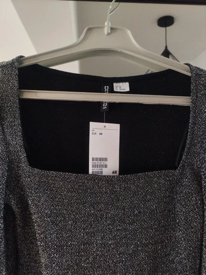 Joli top court brillant H&M neuf XS - photo numéro 3