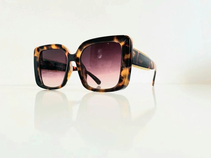 Lunette de soleil femme rectangulaire marron léopard verres dégradés uvprotection catégorie 2