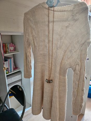Robe en laine et collier