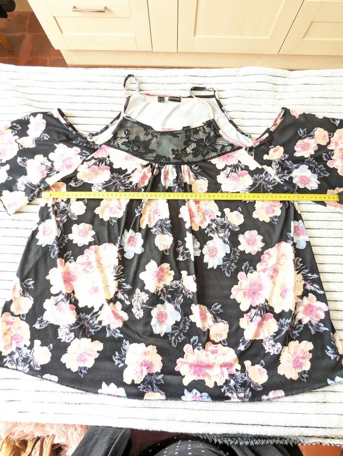 haut à épaules dénudées – motif floral - photo numéro 5