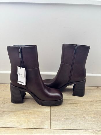 Bottines à talons bloc marron bordeaux Bershka