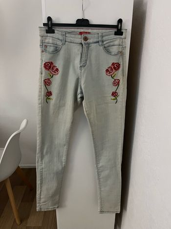 jeans à fleurs