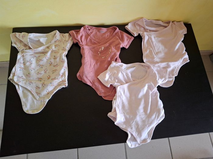 Bodies filles 9 mois