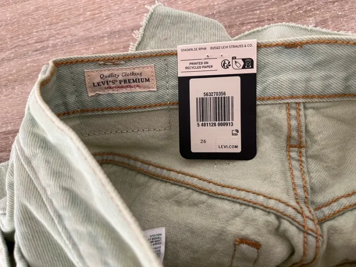 Short en jean vert pâle Levi’s 501 taille 26 - photo numéro 3