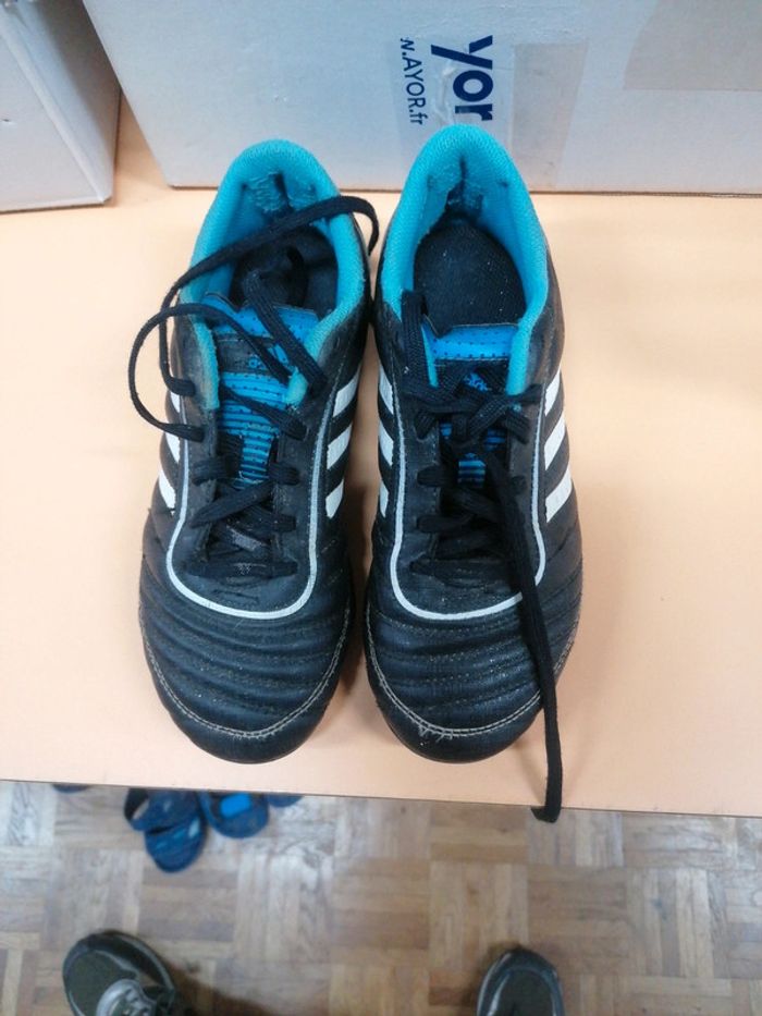Chaussure de foot Adidas noir et bleu 35