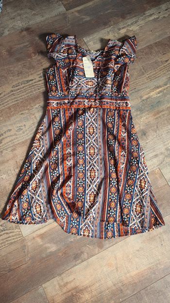 Robe Victor mod taille 40 mais taille 38 en très bon état neuf avec étiquette