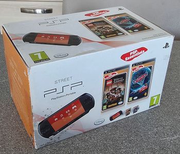 console psp street noire + Lego Pirates Des Caraibes + cars