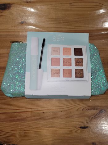 Trousse avec maquillage Tarte