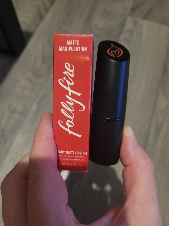 Rouge à lévres mat crémeux rose Folly Fire💕
