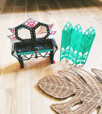 🦇 Monster High Hollywood - Accessoires dressing room coiffeuse miroir et paravent - marque Mattel
