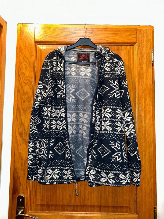 Veste polaire bleu marine avec motif