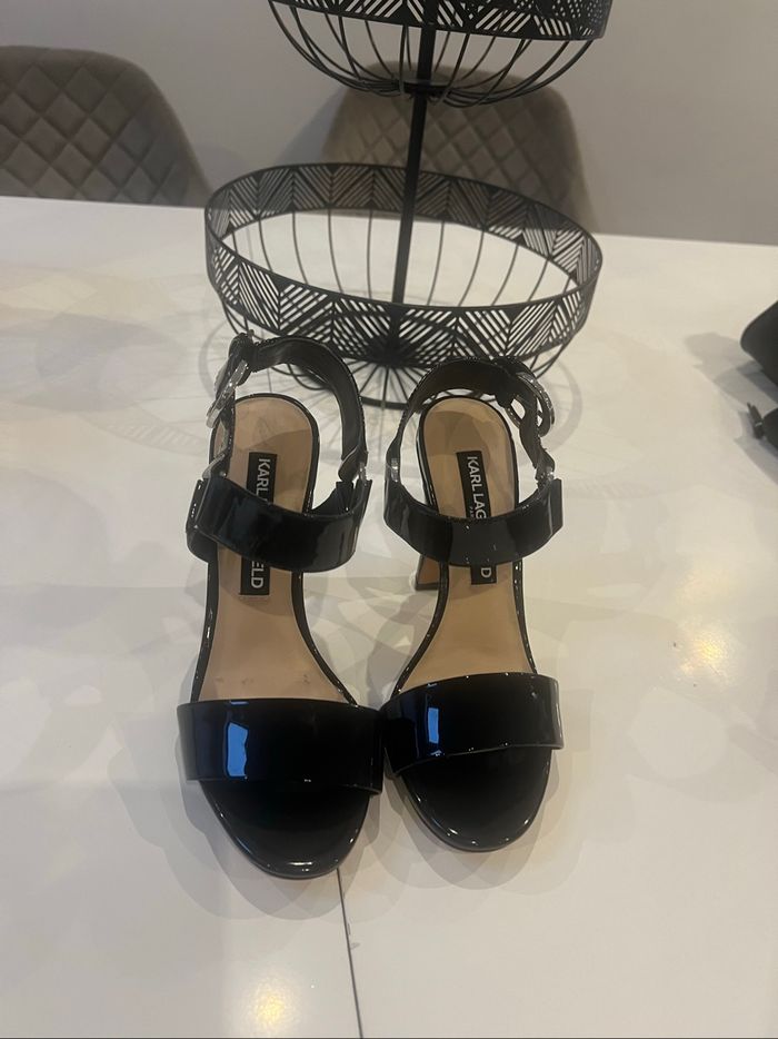 Sandales à talons taille 36 noir laqué