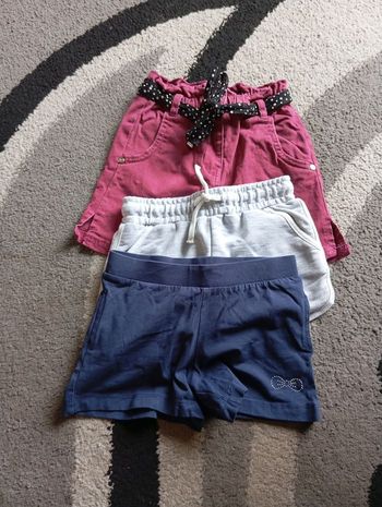 Lot vêtements fille.