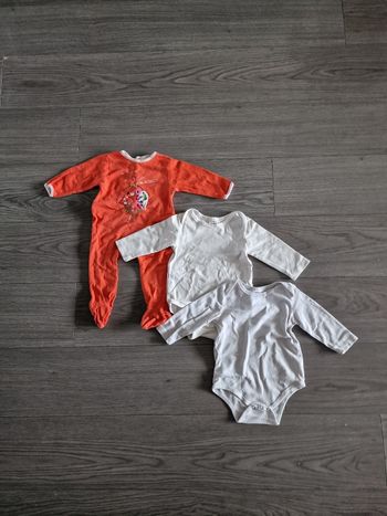 Lot de pyjama et deux bodies manche longue