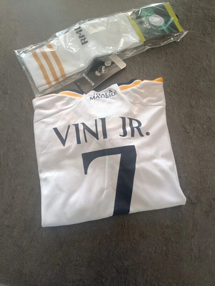 Tenue football real Madrid Vini Jr blanc t.20 - photo numéro 4