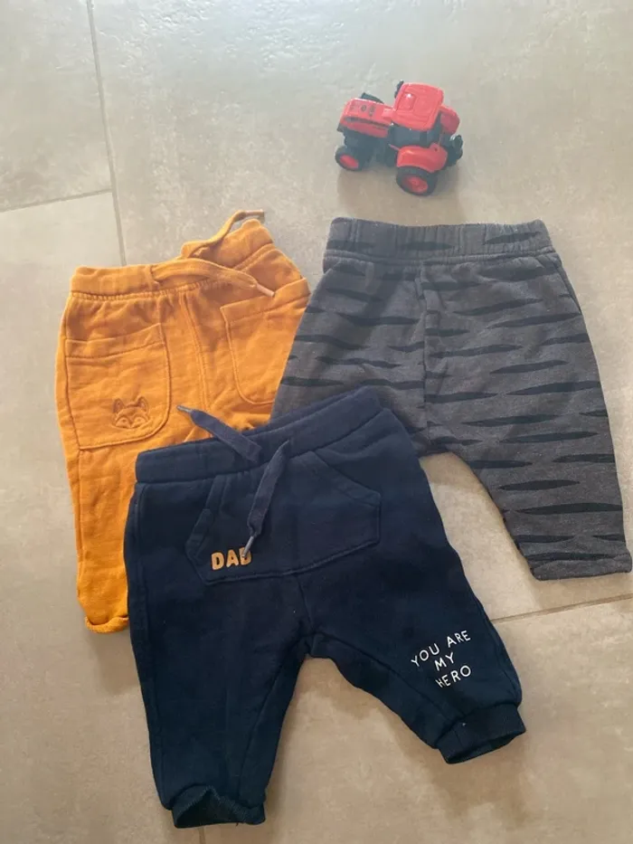 Lot joggings 3 mois