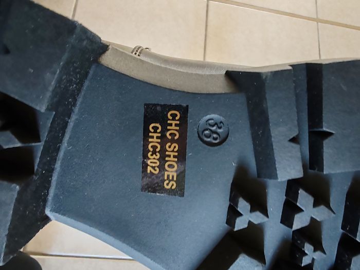 Bottines noires – Style Chelsea – Neuves - photo numéro 2