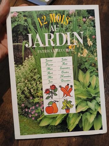 Livre  12 mois au jardin