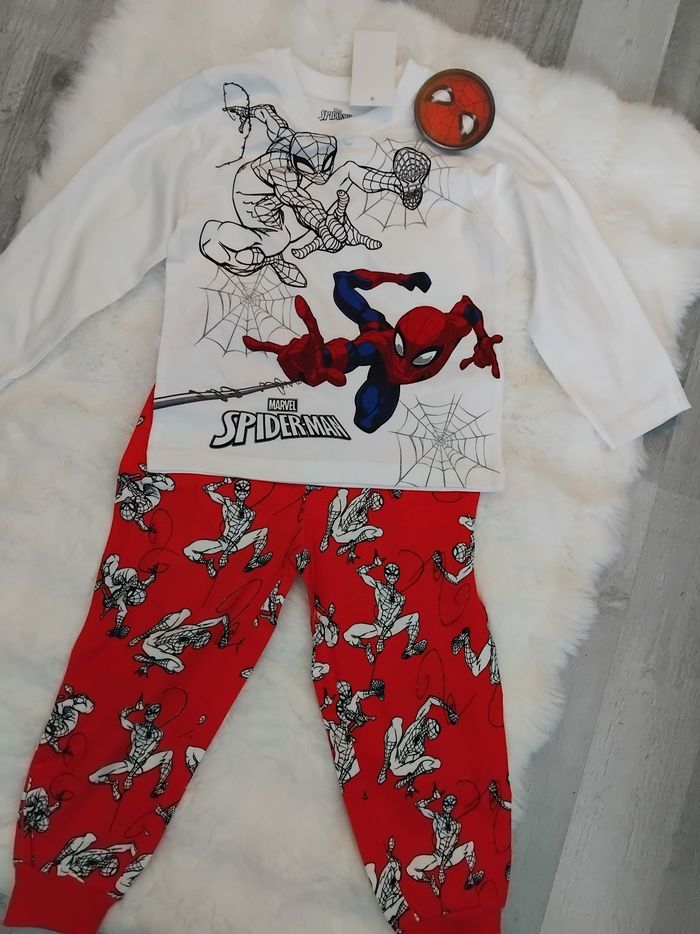 Pyjama deux pièces Spiderman, neuf avec étiquettes - photo numéro 5