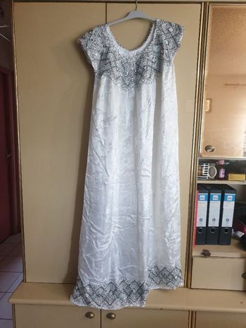 Robe orientale blanche