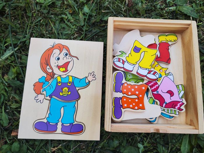 Jeu en bois changement de vêtements petite fille - photo numéro 2