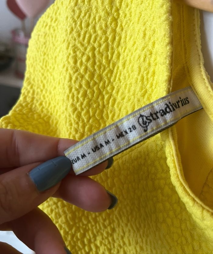 Robe patineuse jaune détail noeud dans le dos T.M Stradivarius TBE 🌻 - photo numéro 4