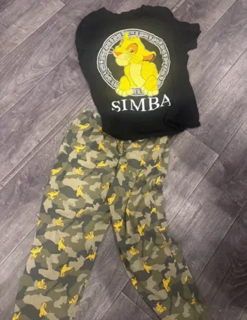 Ensemble de pyjama femme taille L/M le roi lion