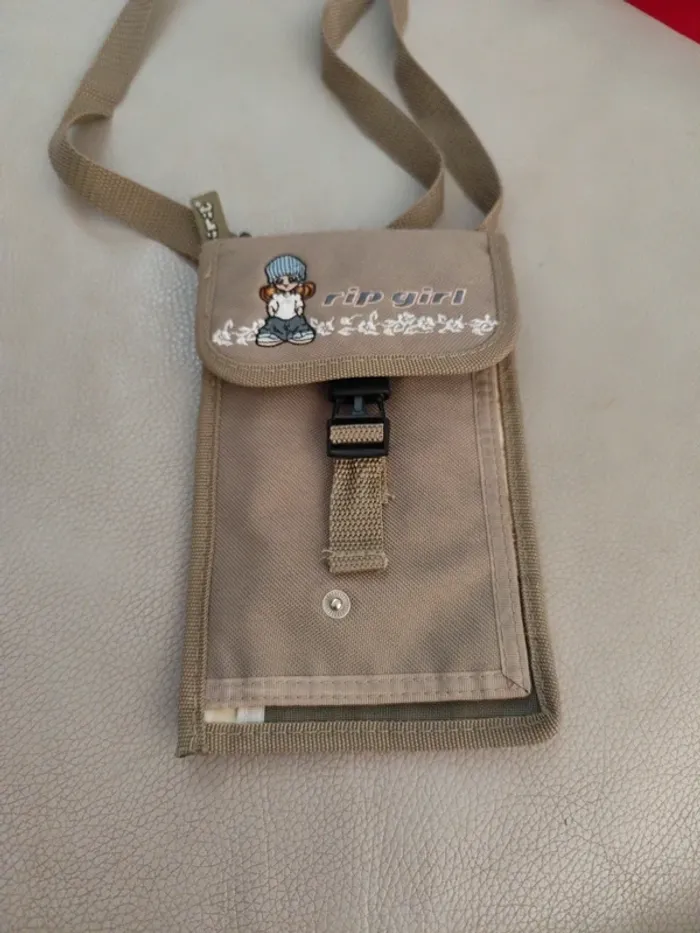 Pochettes nombreuses poches