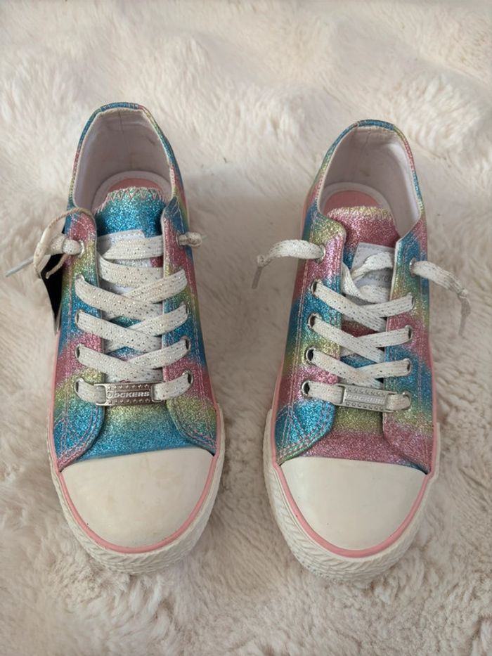 Basket dockers taille 33